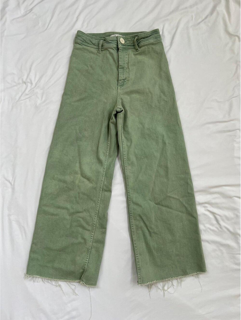 Zara women’s size 6 green high waisted wide leg jeans with frayed hem